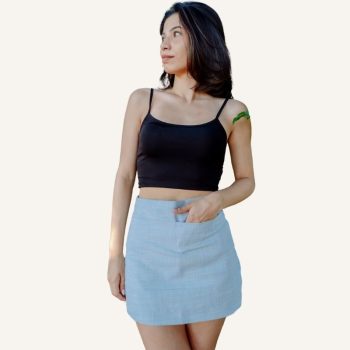 Young woman wears starling170’s blue half apron